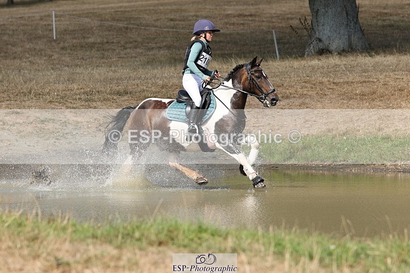 250824A-143937-38185 - 2105-Annabelle.Blight-Mr.Parkroe.Sammy