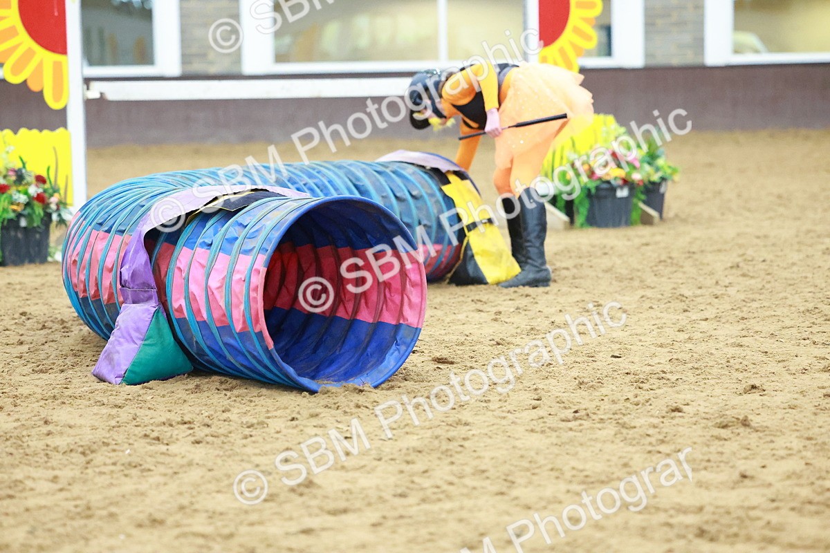 SBM_002349 - Class 3 - Horse & Hound (60cm)