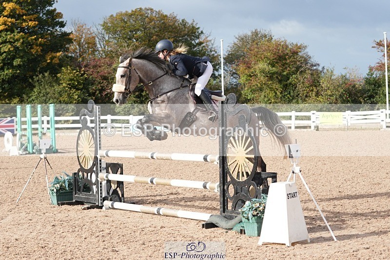 251005-101941-02514 - Cls 22 British Novice and 90cm