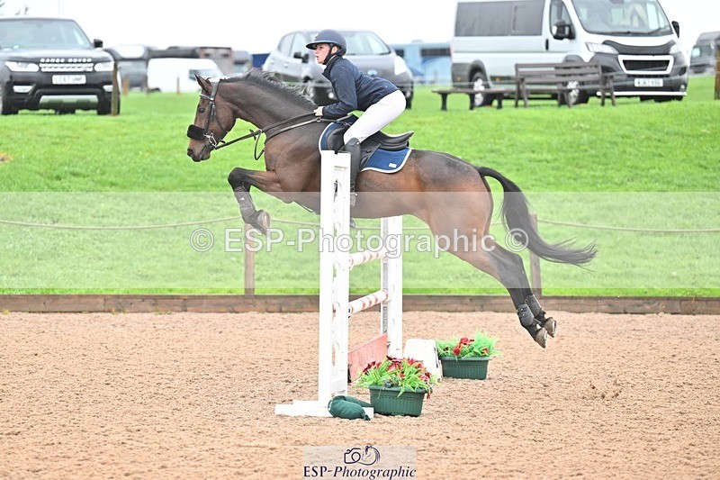 251003-131627-01069 - Cls 3 Foxhunter and 1.20m