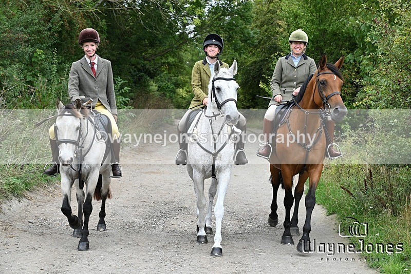 WJ7_0931 - Berks & Bucks Hound Exercise Blewbury 13-09-26