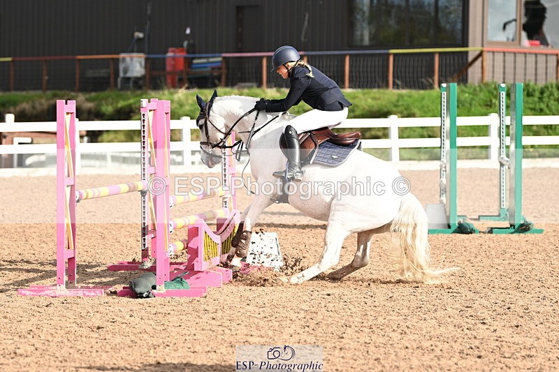 241026A-115238-00813 - SAT Cls 8 Pony Discovery and 90cm Open