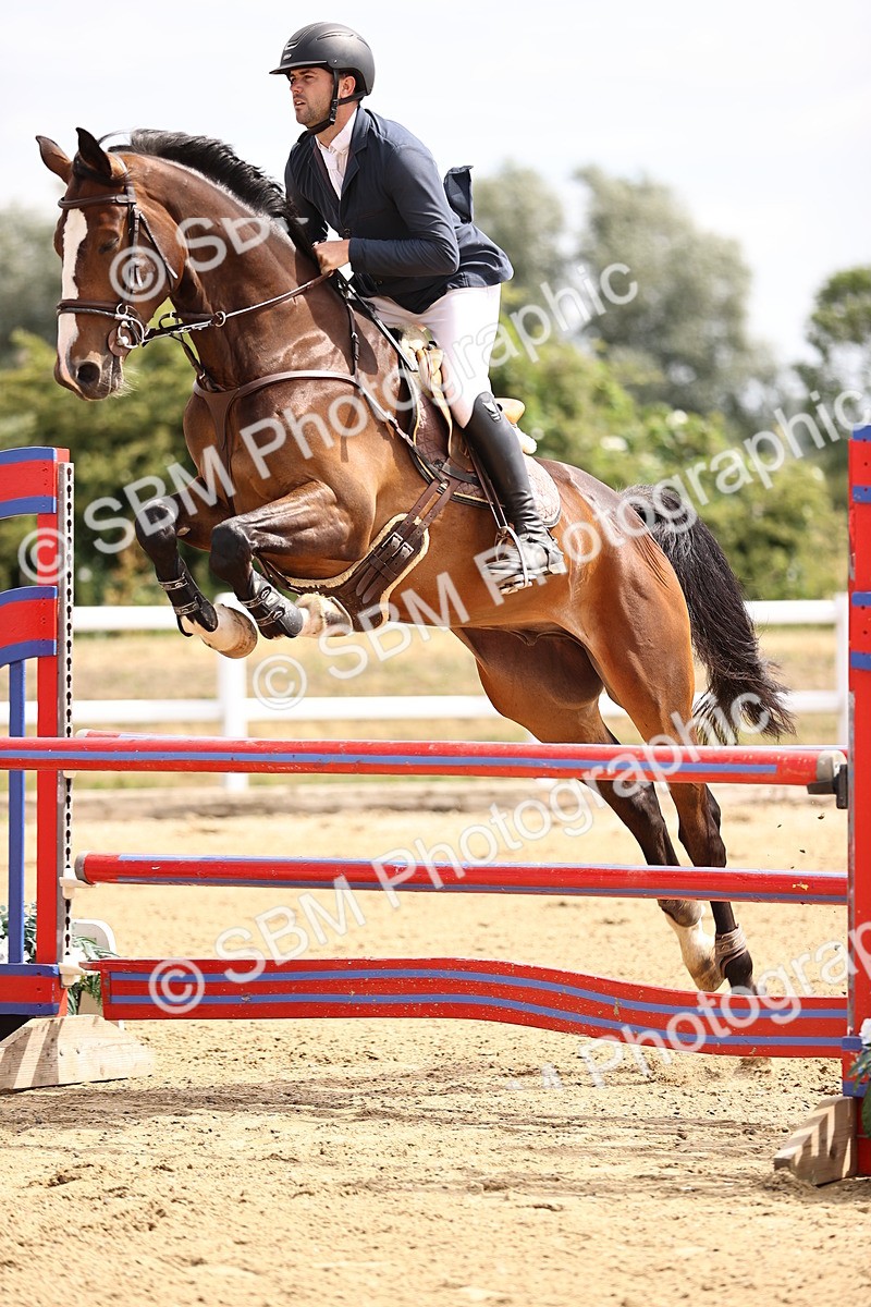 SBM_009684 - Class 8 - Senior Newcomers - 1.10  Open