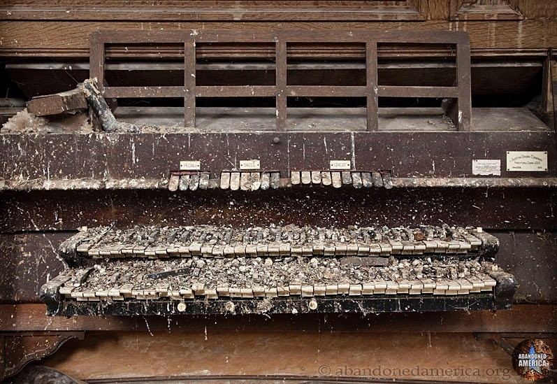 Abandoned Church organ | Matthew Christopher's Abandoned America
