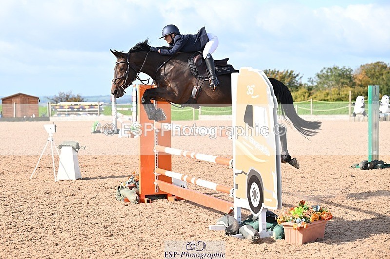 251005-104737-02863 - Cls 15 Foxhunter and 1.20m