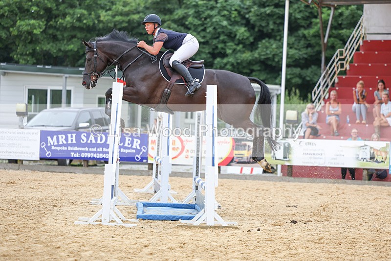 3E7A6442 - Class 8: Senior Newcomers/1.10m open