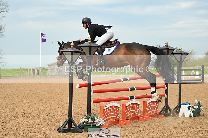 230504A-091234-00304 - Cls 8 Snr Foxhunter
