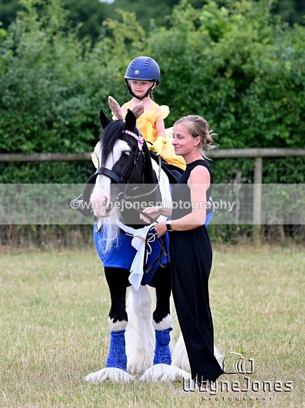 WJ6_8205 - Nancy & Churchill's first Show 22-06-25