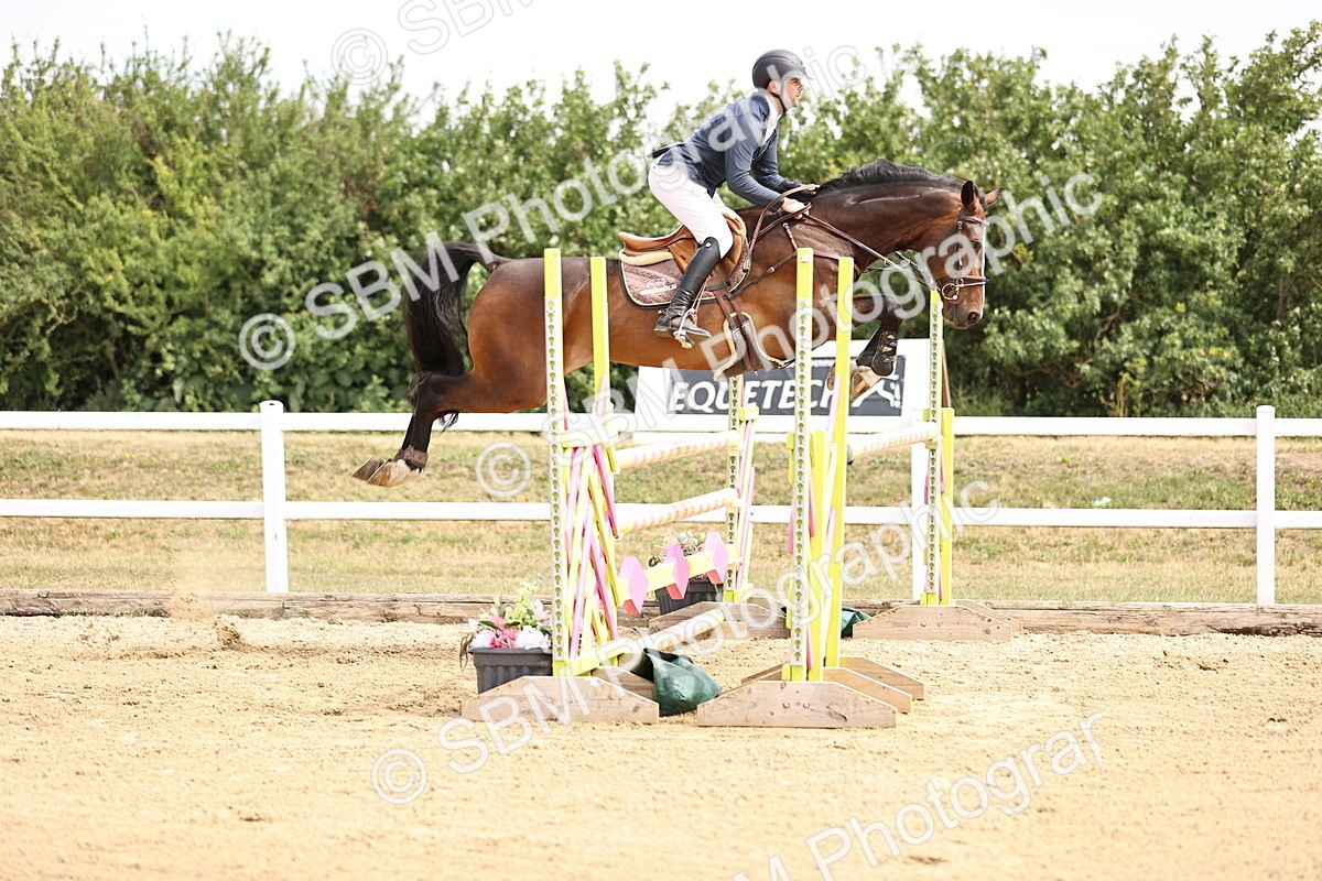 SBM_009693 - Class 8 - Senior Newcomers - 1.10  Open