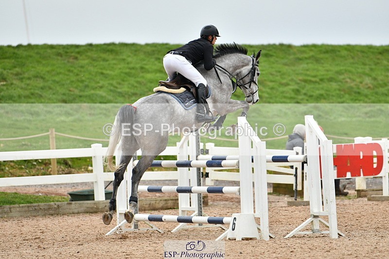 240112A-124216-00800 - Cls 5 Newcomers and 1.10m Open