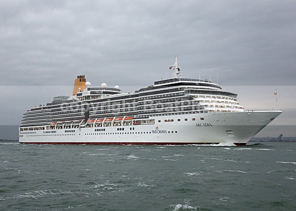 120703 SOUTHAMPTON WATER WT7A4624 - P&O 175th ANNIVERSARY - Seven Ships Leave Southampton