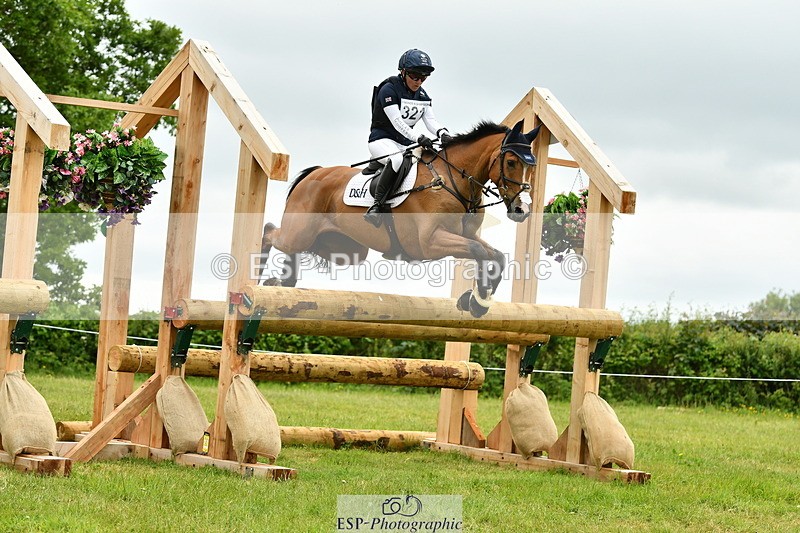 250524A-111928-09255 - B-321-Laura.Collett-BALANCERO