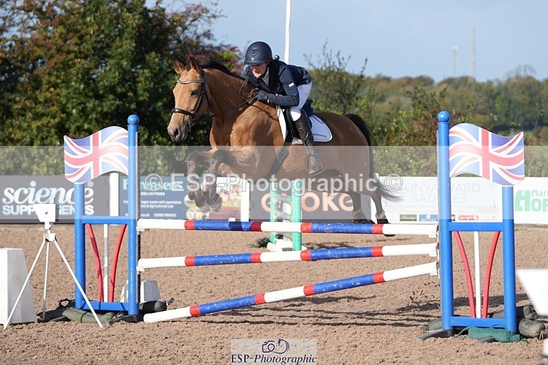 251004-102525-01768 - Cls 15 British Novice and 90cm Open