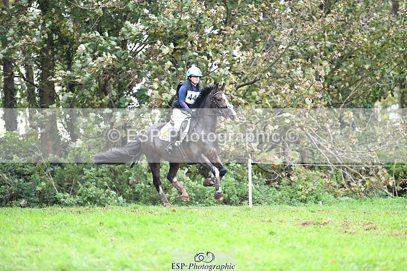 231021-135358-18147 - 444-REDHILL.SKANDEL-Emma.Stokes-SC+XC