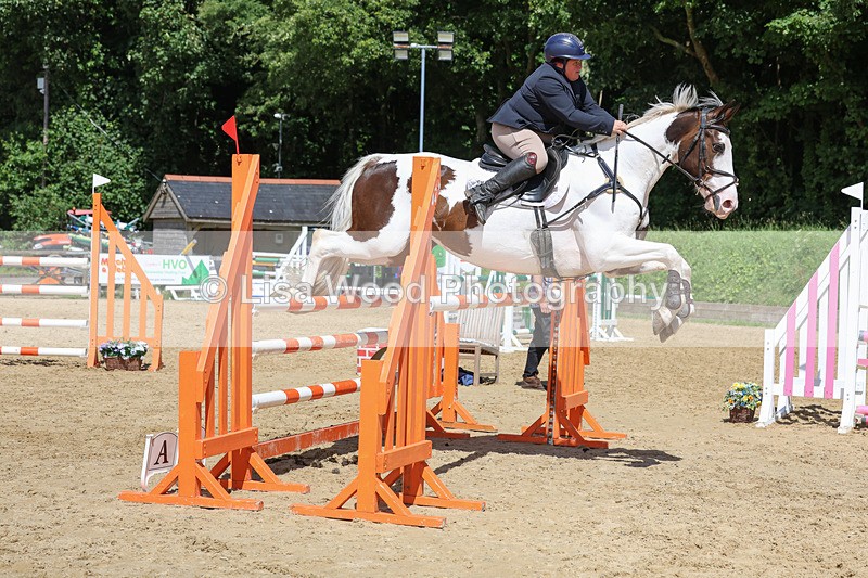 3E7A7448 - Class 8: Senior Newcomers/1.10m open