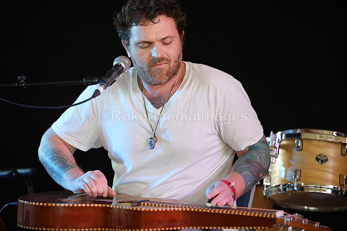 FOLK N BLUES-208 - FOLK and BLUES SEPT 2022