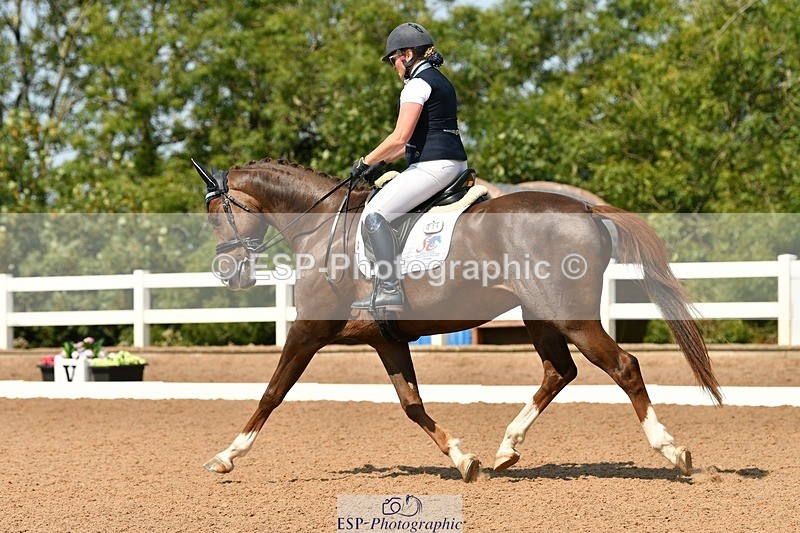 250817-130451-09832 - 214-Verity.PerryVogue