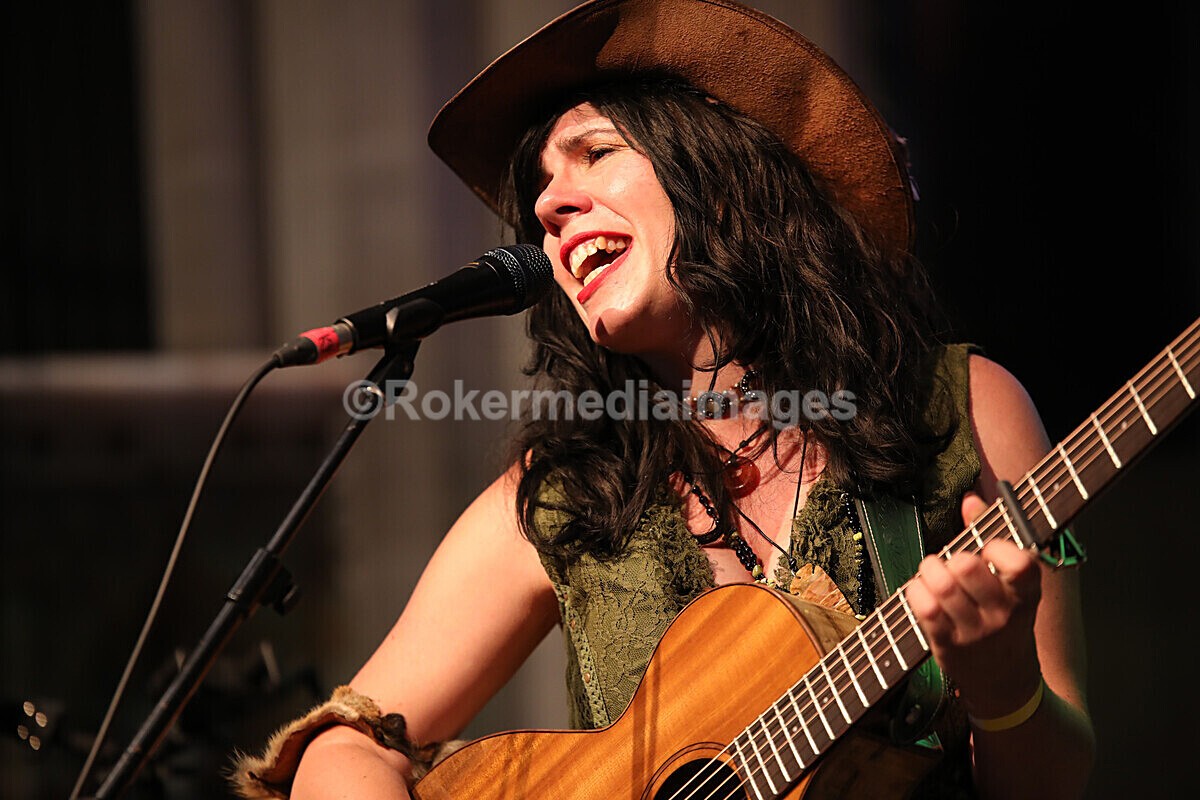 FOLK N BLUES-381 - FOLK and BLUES SEPT 2022