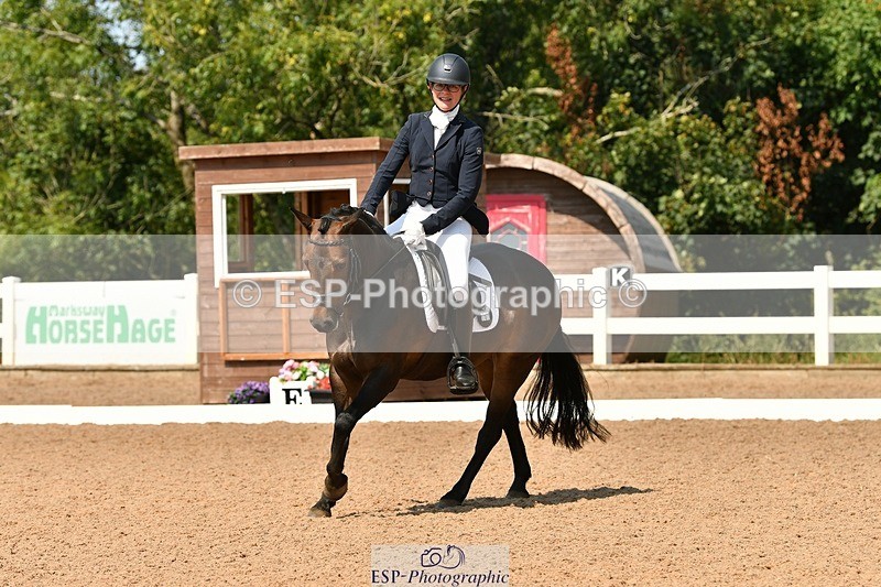 250817-132621-09949 - 090-Sarah.GoddardSaris.Fingers.Crossed