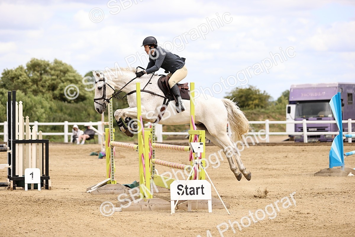 SBM_000384 - Class 4 - 1m showjumping