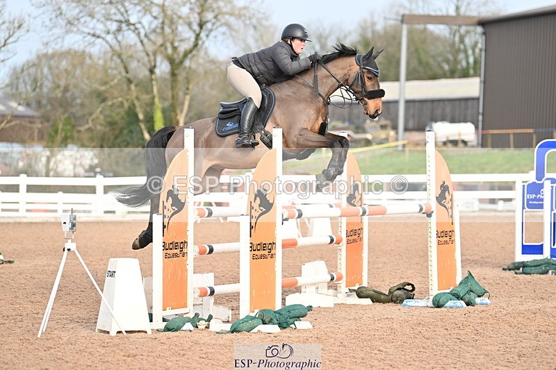 231209A-122401-01761 - Cls 12 Newcomers & 1.10m Open