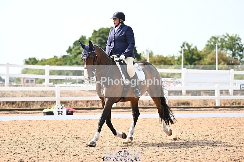 250815-111634-00571 - 031-Nicola.SealRebel.Heart