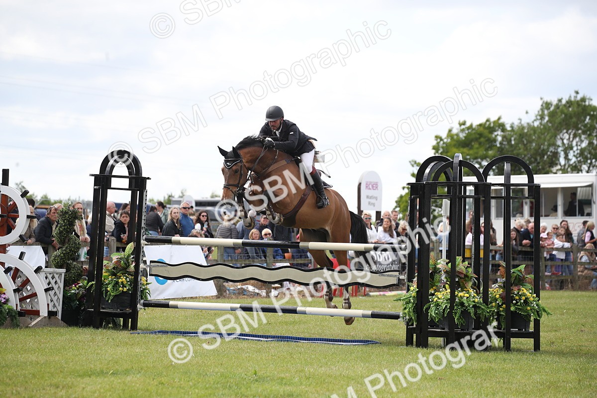 SBM_17474 - Class 208 - Senior Foxhunter 1.20m Open