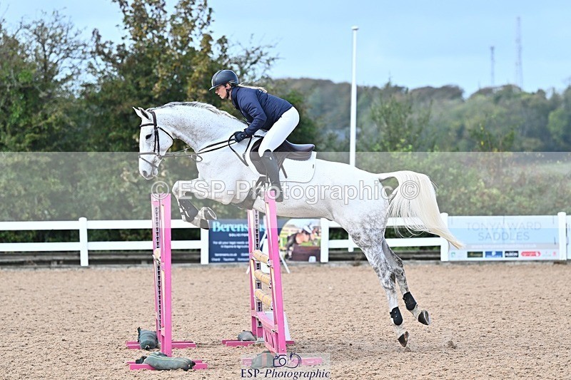 261014-123553-00427 - Cls  05 Snr Newcomers & 1.10m Open