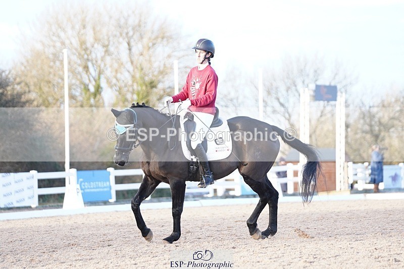 241214-154620-02241 - 131-Alys.Matravers-DARGASONS.MOON.SHADOW