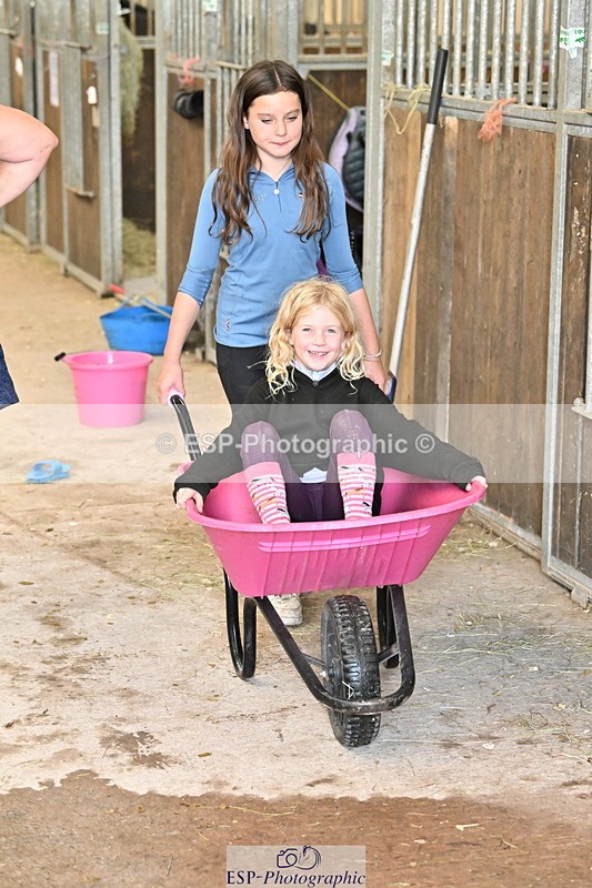 250821B-151304-00716 - Group C - Laraine