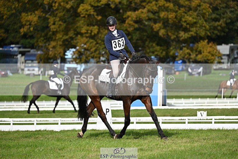251024A-133704-12174 - D-363-Florrie.Ball