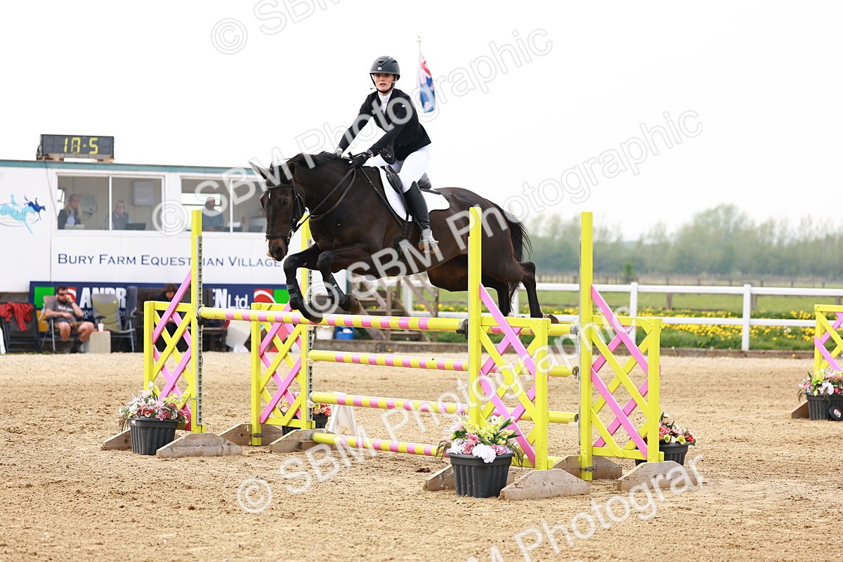  - Class 19 - Senior Foxhunter - 1.20m