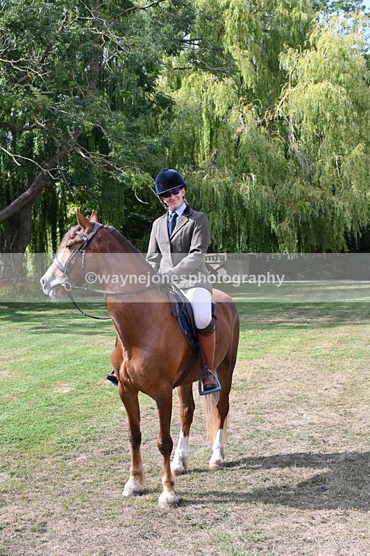 WJ6_3195 - Berks & Bucks - The Old farmhouse - Hound Exercise 20-08-25