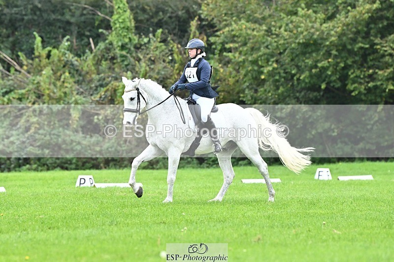 241024-120057-02590 - 321-Hannah.Underhill-DONBEG.GREY