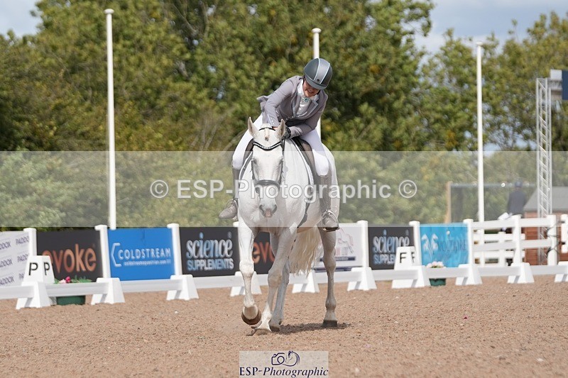 250906-122857-02357 - 070-Charlotte.DoreyDeards.Silver.Bounce