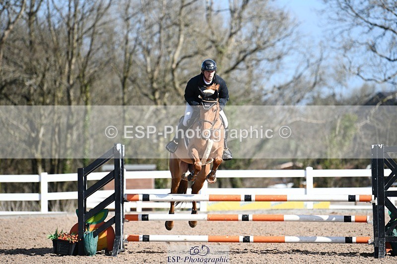 250330-103958-06212 - Cls 32 British Novice and 90cm