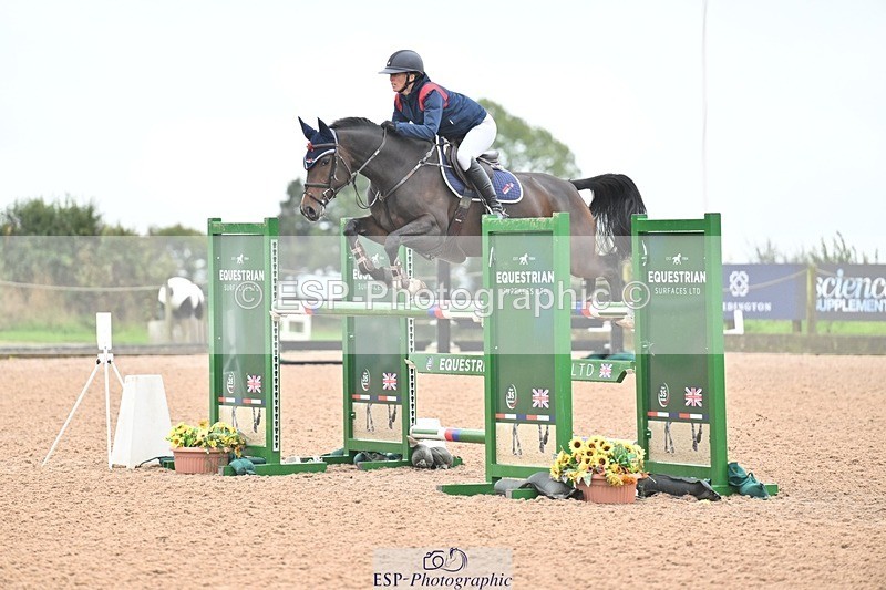 251003-131307-01056 - Cls 3 Foxhunter and 1.20m
