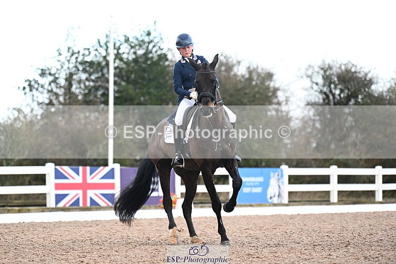 240218A-105015-06079 - 160-Abbie.Newbury-Seagry.Firstamour