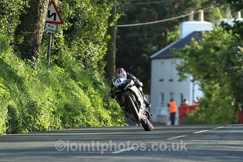 Ian Hutchinson - Monster Energy Supersport Race 1