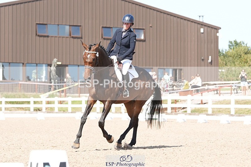 250817-155249-11826 - 204-Lysanne.VaseCafino