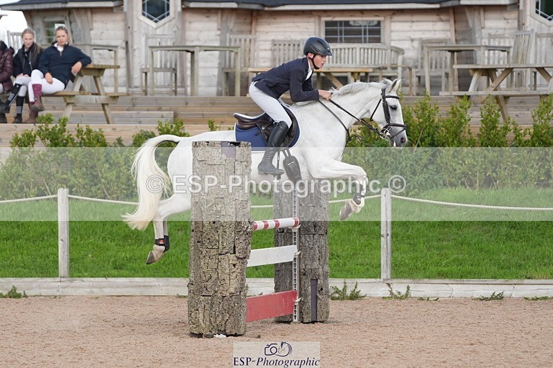250921-122351-02908 - Cls 9 Pony Foxhunter and 1.10m