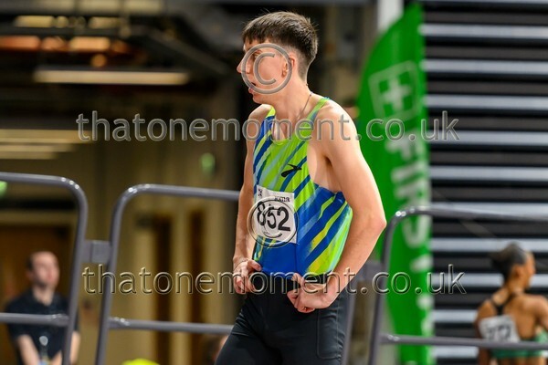 CEInv26-913615 - Track Male Set Two