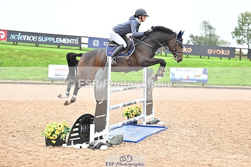 251003-112042-00413 - Cls 2 Newcomers and 1.10m