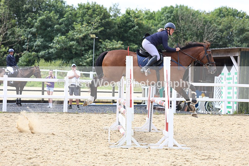 3E7A5100 - Class 4: Senior British Novice/90cm open