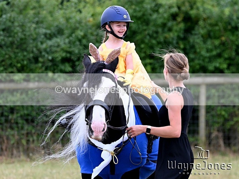 WJ6_8200 - Nancy & Churchill's first Show 22-06-25