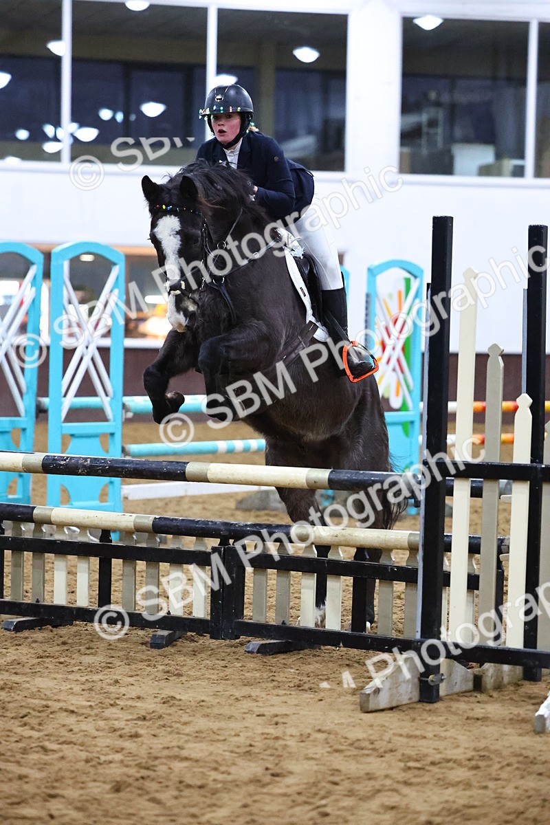 SBM_002844 - Class 6 - Holly & Ivy Stakes - 90cm