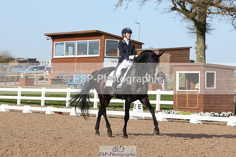 250404-174111-08089 - 069-India.Hamilton-Burnet-Kissingdale