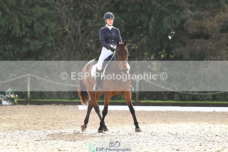 251023A-145529-05627 - B-158-Hannah.Hobhouse