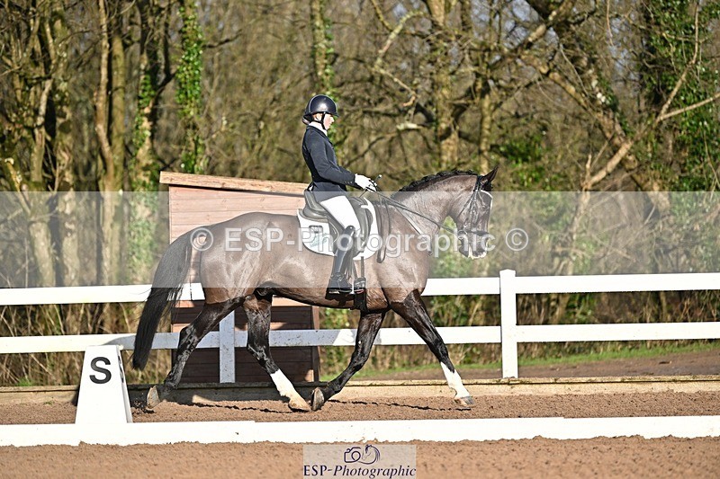 241214-110758-01305 - 144-Natasha.Rumble-Week.Orchard.Leo