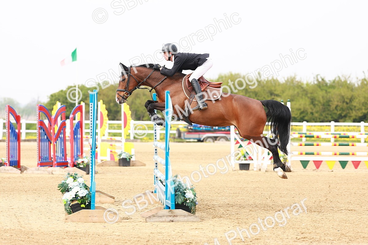  - Class 19 - Senior Foxhunter - 1.20m